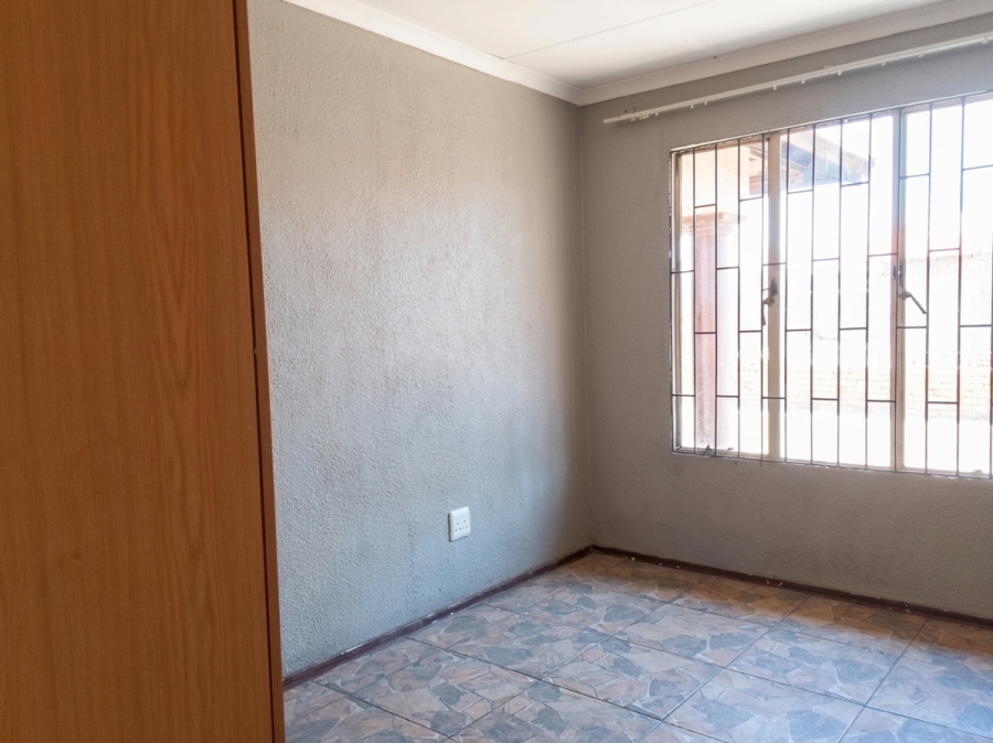 To Let 4 Bedroom Property for Rent in Geelhoutpark North West